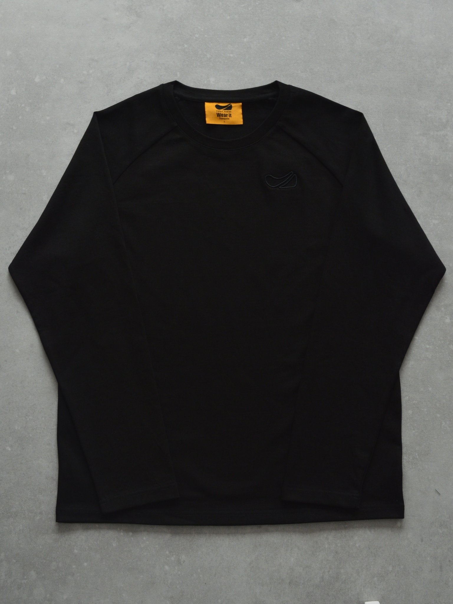 BLACK LONGSLEEVEwindbreaker
