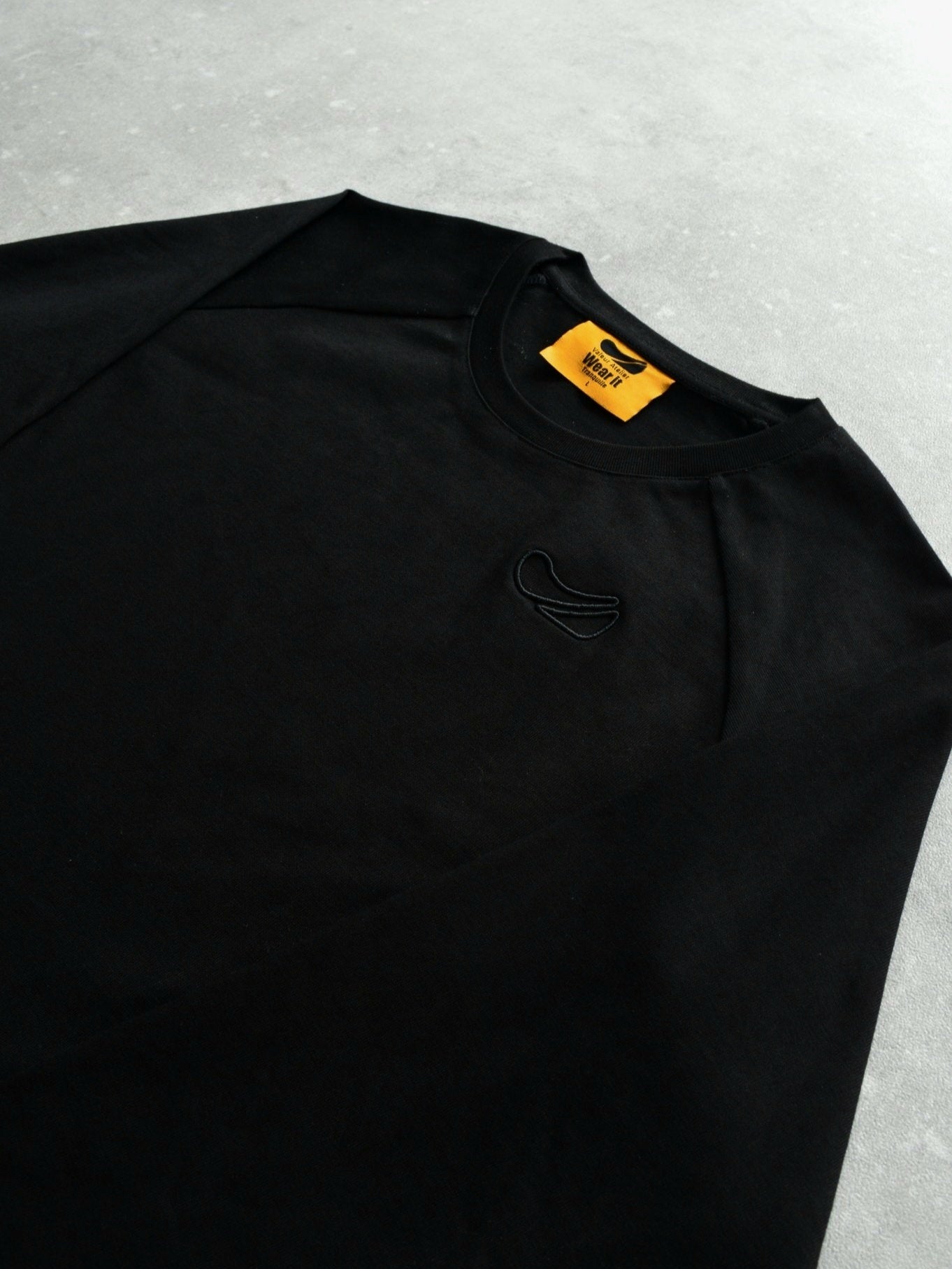 BLACK LONGSLEEVEwindbreaker
