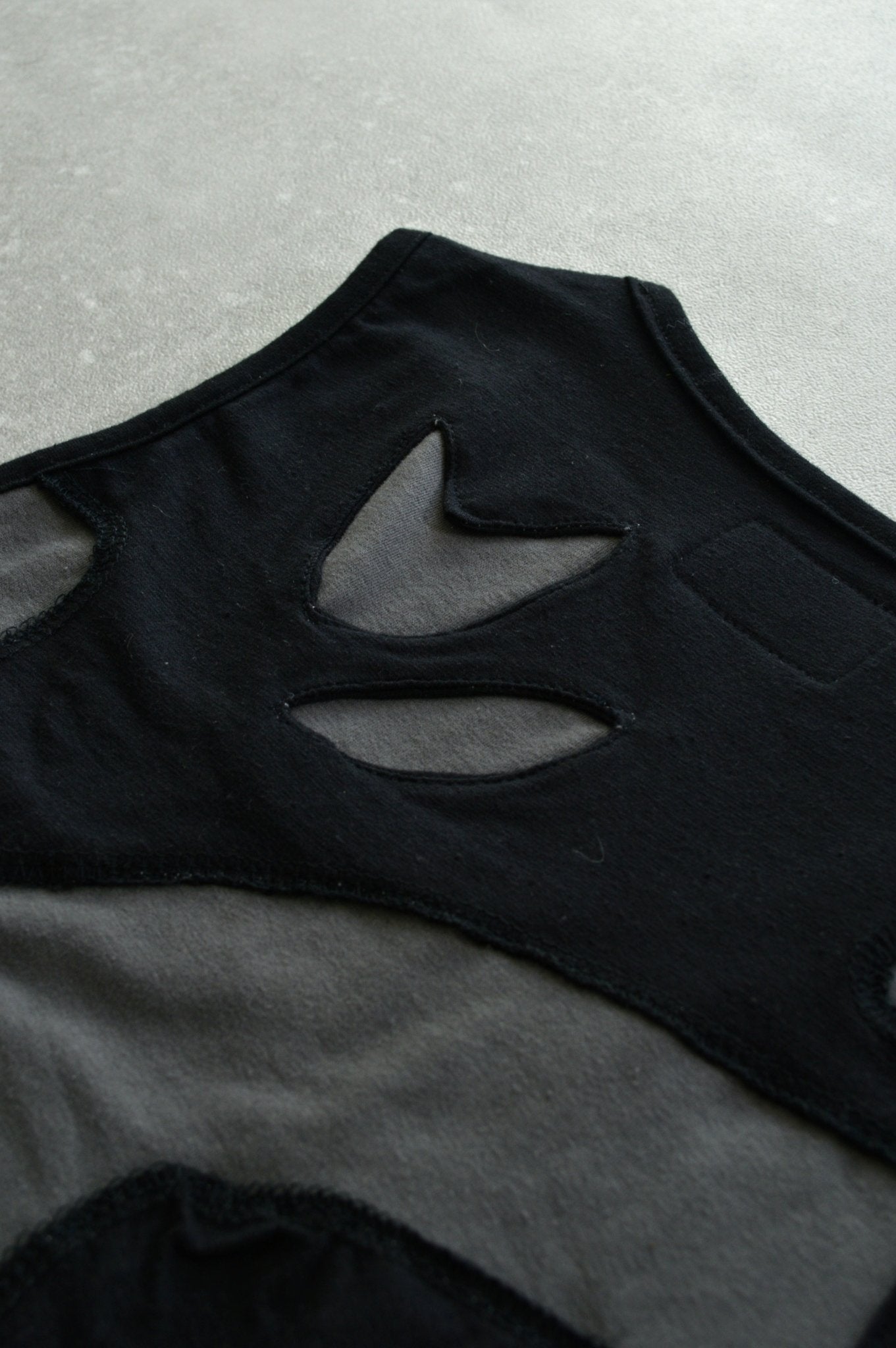DOUBLE - LAYER TANKTOPwindbreaker